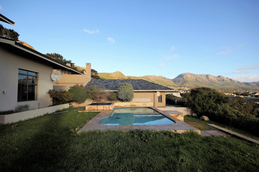 4 Bedroom Property for Sale in Stonehurst Mountain Estate Western Cape